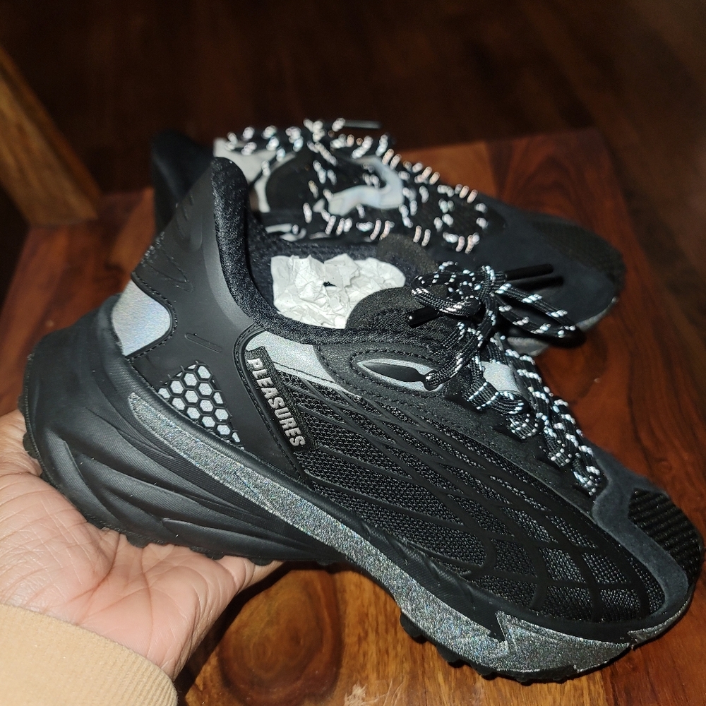 NEW Puma Pleasure Black and Gray Sneakers